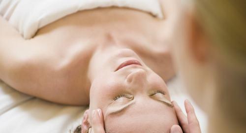 按摩胸部哪个穴位可以起到丰胸的效果? 按摩胸部哪个穴位可以起到丰胸的效果?